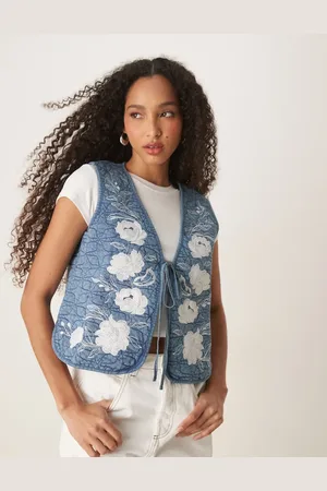 ASOS – Steppweste in verwaschenem Blau mit Stickerei