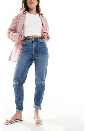 New Look – Mom-Jeans in Mittelblau mit Zierrissen