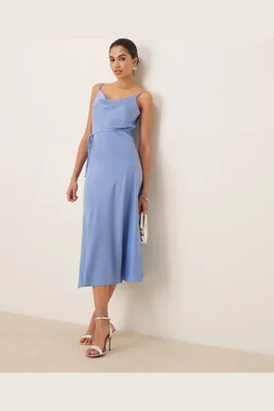 Y.A.S – Midi-Trägerkleid aus Satin in Hellblau