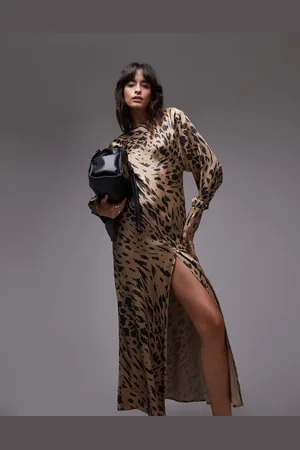 & OTHER STORIES – Maxikleid aus Satin mit Leopardenmuster, voluminösen Ärmeln und drapiertem Detail am Rücken