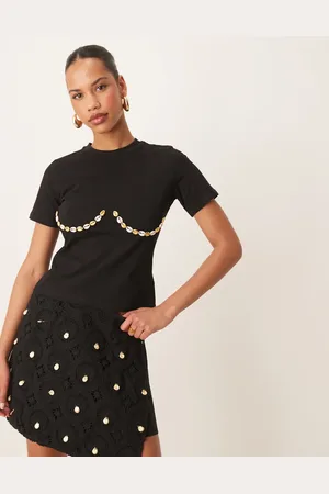 Never Fully Dressed – Knapp geschnittenes T-Shirt in mit Muscheldetail unter der Brust, Kombiteil