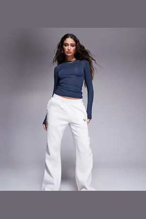 Kaiia Petite – Jogginghose in Hellgrau mit weitem Bein und Logo-Stickerei