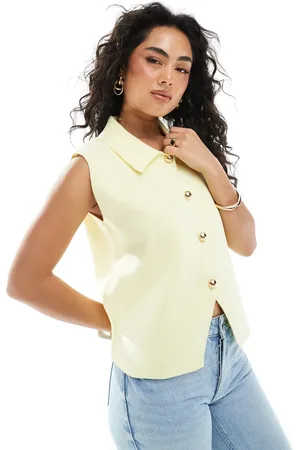 ASOS – Weste aus kompaktem Strick in Buttermilchgelb mit Kragen