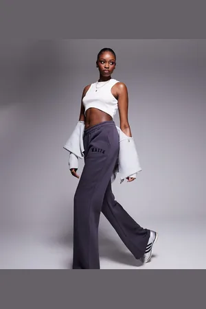 Kaiia Tall – Jogginghose in Dunkelgrau mit weitem Bein und Logo-Stickerei