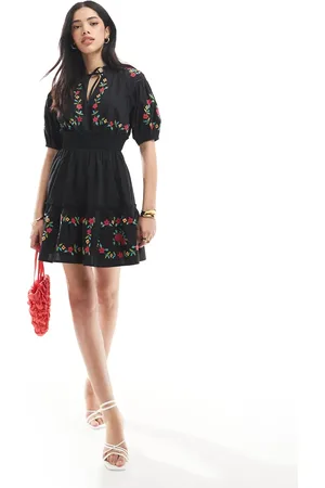Miss Selfridge – Tailliertes Western-Minikleid in Schwarz mit Stickerei