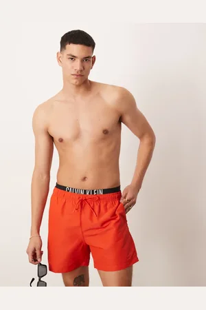 Calvin Klein – Badeshorts im Farbton Intense Power in Flaming Chili mit doppeltem Bund
