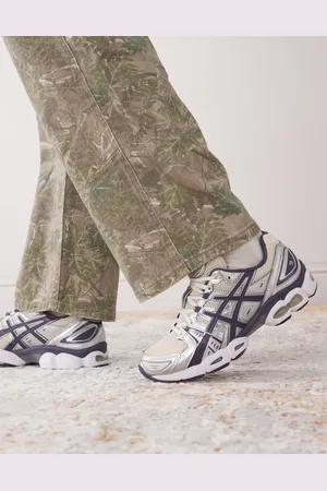 Asics – Gel-Nimbus 9 – Sneaker in Haferbeige und Indigo Fog