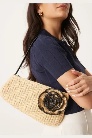 ASOS – Asymmetrische Umhängetasche aus Stroh in neutraler Farbe mit Blumenverzierung mit Kontrastrand