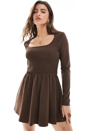 Miss Selfridge – Gesmoktes, langärmliges Minikleid in Schokobraun