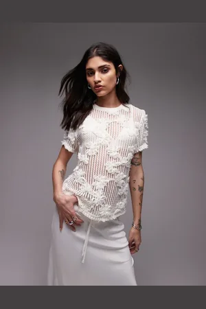 Topshop – Kastiges T-Shirt in Elfenbeinweiß mit Blumenapplikation