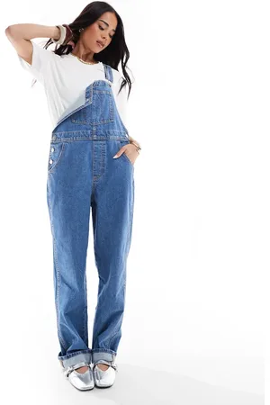 ASOS – Jeans-Latzhose in Mittelblau