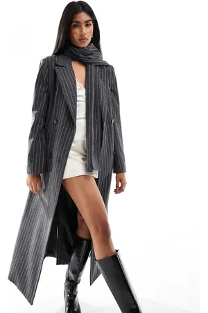 4th & Reckless – Eleganter Maxi-Mantel in mit Nadelstreifen und passendem Schal