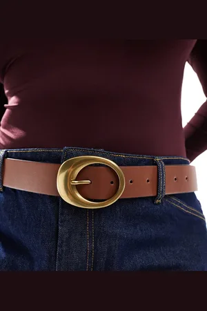 ASOS ASOS DESIGN Curve – Jeans in Hellbraun mit Gürtel mit ovaler Schnalle