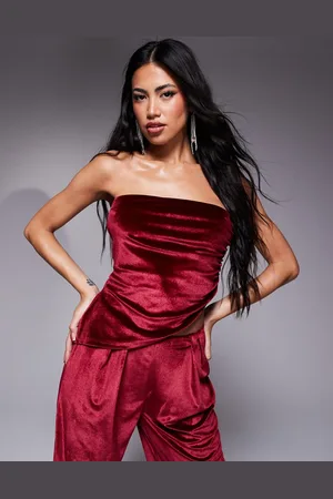 ASOS – Asymmetrisches Bandeau-Oberteil aus Samt in Burgunderrot mit Raffung, Kombiteil