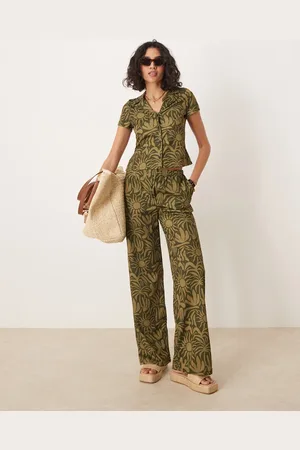 ASOS – Weit geschnittene Hose in Khaki mit Blumenmuster, Kombiteil