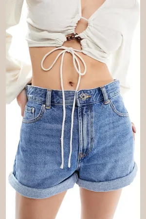 Pull&Bear – Mom-Jeans-Shorts in Mittelblau mit mittelhohem Bund
