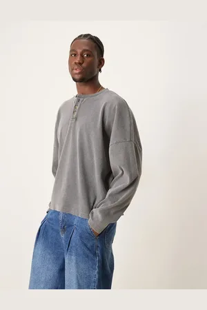 ASOS – Verkürztes, geripptes Henley-Shirt in verwaschenem Schwarz in extremer Oversize-Passform