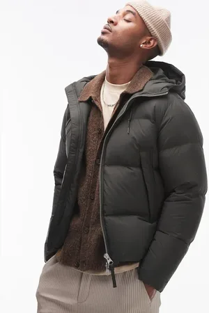 ARKET – Pufferjacke in dunklem Khaki mit Daunenfüllung und Kapuze