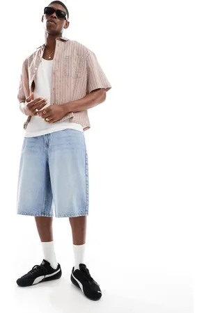 Bershka – Weite Jeansshorts in Mittelblau