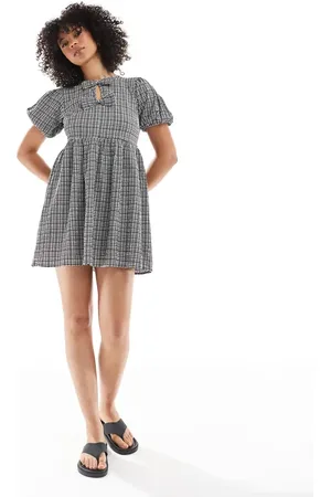 New Look – Hängerkleid mit Vichy-Karo und Schleifendetails vorne