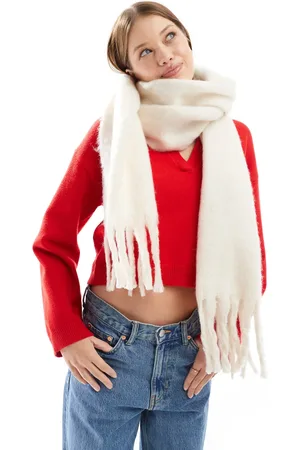 Cotton On Cotton On – Phoebe – Angerauter Schal in Ecru mit Fransen
