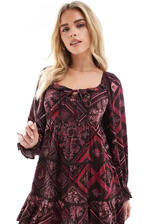 Miss Selfridge – Gestuftes Minikleid mit Paisley-Blumenmuster