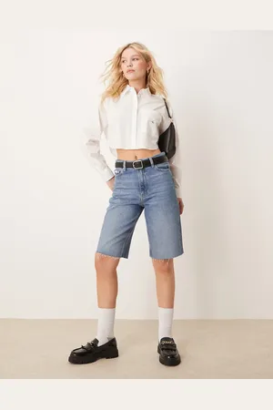 Calvin Klein – Längere Bermuda-Jorts in heller Waschung