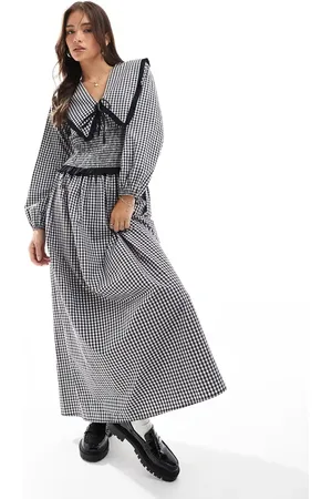 ASOS – Maxikleid in Schwarz-Weiß mit Kragen, gesmokter Taille und Vichy-Karo