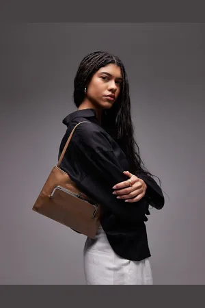 MANGO – Schultertasche in Hellbraun mit Taschendetail auf der Vorderseite
