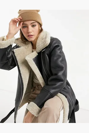 Stradivarius – Schwarze Bomberjacke mit Kontrastkragen aus Teddyfell