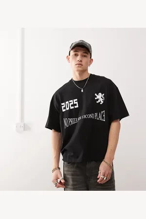 COLLUSION – Kastiges T-Shirt im Skater-Stil in mit Fußball-Print