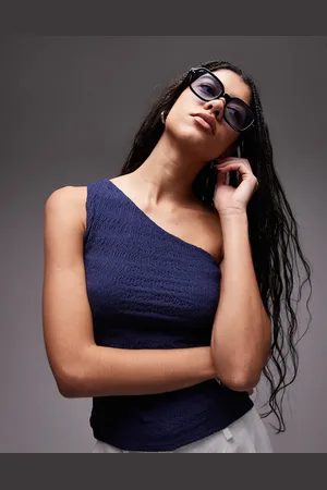Topshop – Oberteil in mit Knitterstruktur und One-Shoulder-Träger