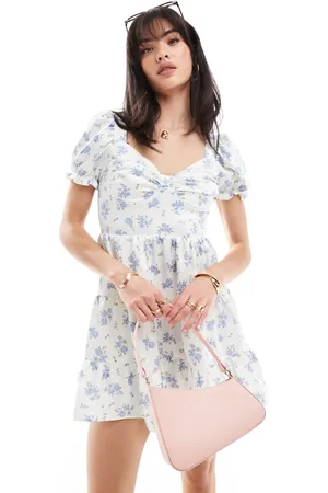 Miss Selfridge – Satin-Minikleid mit Blümchenprint, Rüschensaum und Rückenschnürung