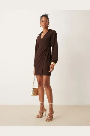 New Look – Mini-Wickelkleid in mit Kragen