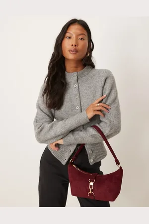 ASOS – Umhängetasche aus Wildlederimitat in Burgunderrot mit Karabinerhaken-Detail