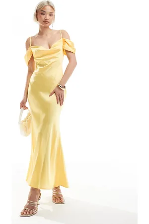New Look – Wadenlanges Kleid aus Satin in mit Carmen-Ausschnitt