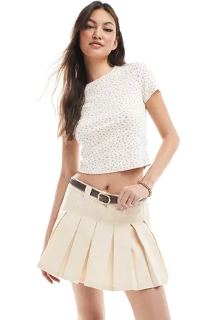 Monki – Mini-Faltenrock in Beige mit mehrlagigem, unverarbeitetem Saumdetail