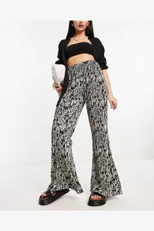 Urban Threads – Plissierte Hose mit abstraktem Tierfellmuster