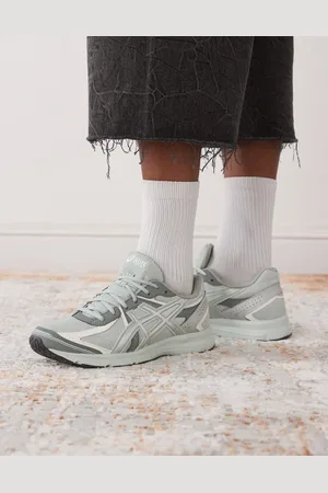 Asics – Jog 100 S – Sneaker in Flechtengrün und reinem Silber