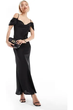 New Look – Wadenlanges Kleid aus Satin in mit Carmen-Ausschnitt