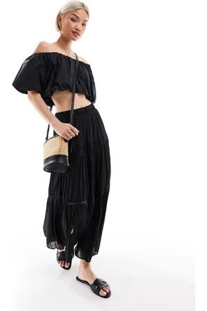 New Look – Gestufter Midirock in mit Knitterstruktur und Spitzeneinsatz