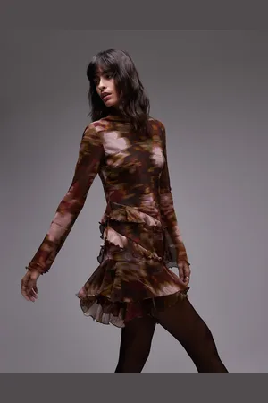 Topshop – Freizeitkleid mit platzierten Rüschen und verschwommenem Blumenmuster