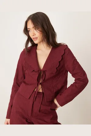 ASOS – Elegante Jacke in dunklem Kirschrot mit Muschelkanten-Kragen und Bindedetail vorn, Kombiteil