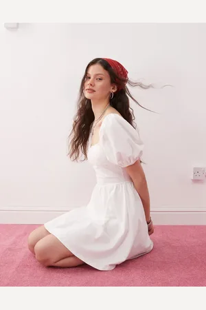Miss Selfridge – Minikleid in mit Puffärmeln und Milchmädchen-Dekolleté
