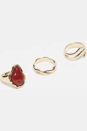 ASOS – Goldfarbene Ringe mit Halbedelsteinimitat in Rot im 3er-Pack