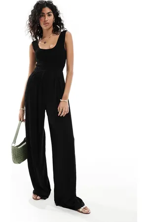 ASOS – Gekräuselter Jumpsuit in mit gesmoktem Oberteil, Trägern und weitem Bein