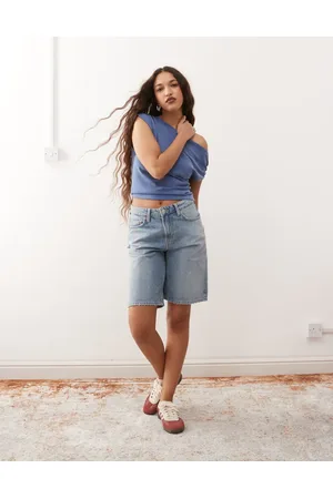 Weekday – Knielange Jeans-Shorts in mit niedrigem Bund