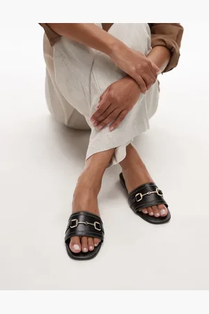 MANGO – Mule-Sandalen in mit goldfarbenen Details