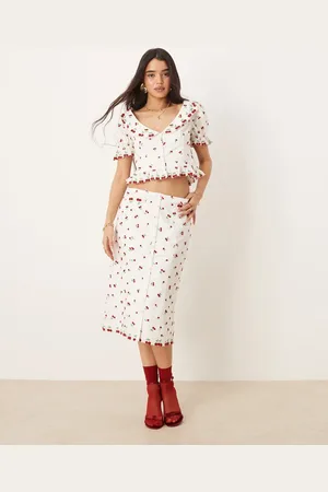 For Love & Lemons – Midirock in Weiß und Rot mit perlenbesetztem Kirschmuster, Kombiteil