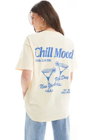 Pull&Bear – T-Shirt in Buttergelb mit Martiniglas-Print